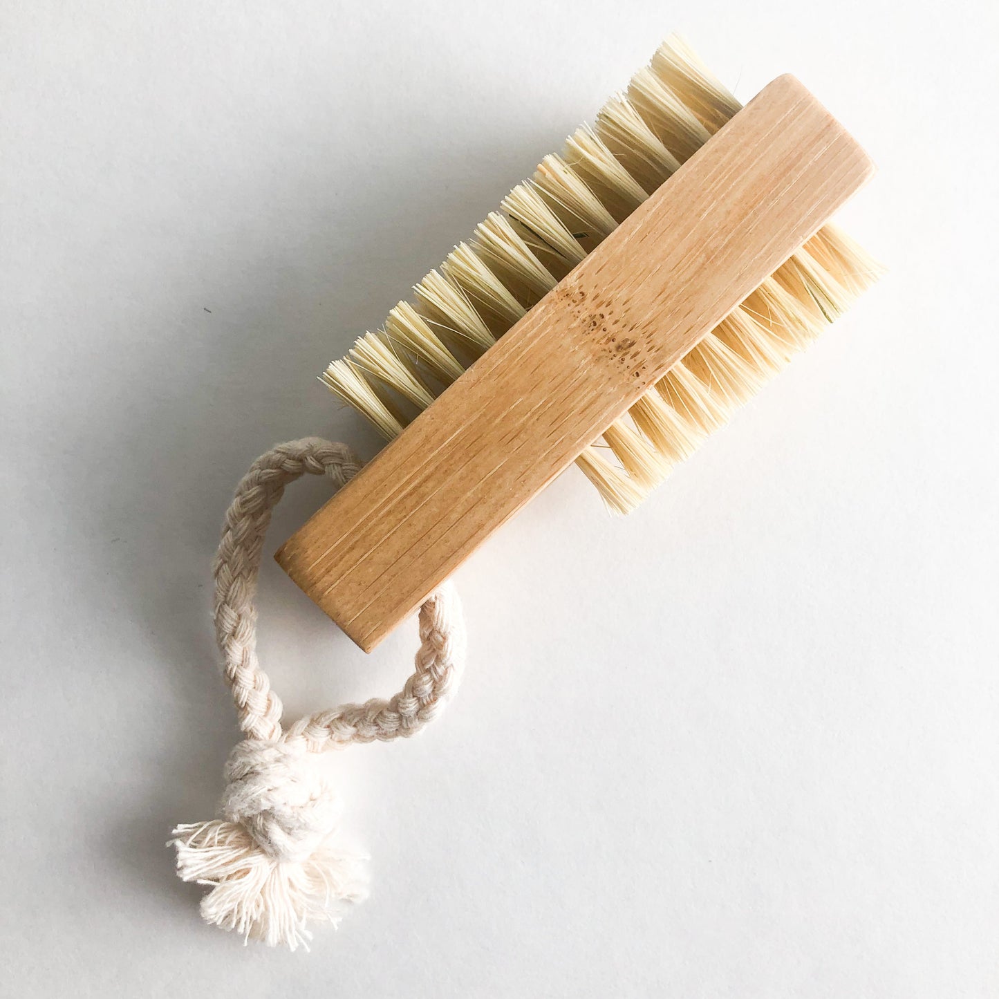 Double-Sided Bamboo Nail Brush – Sisal Bristles, Zero-Waste