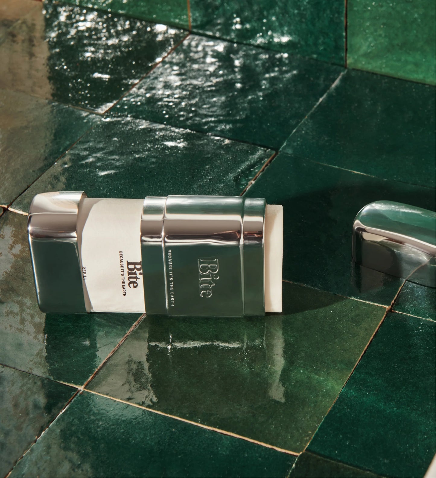 Elegant Eco-friendly deodorant case with zero-waste refills